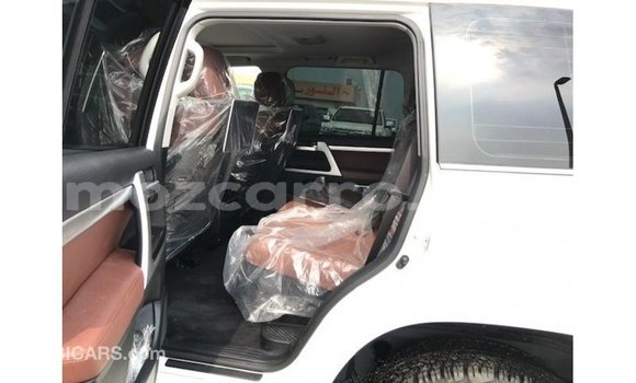 Nunua Imported Toyota Land Cruiser Nyeupe Gari ndani ya Import - Dubai nchini Cabo Delgado Nunua Imported Toyota Land Cruiser Nyeupe Gari ndani ya Import - Dubai nchini Cabo Delgado