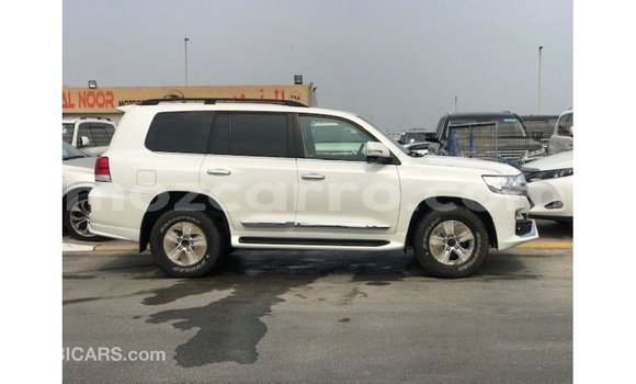 Nunua Imported Toyota Land Cruiser Nyeupe Gari ndani ya Import - Dubai nchini Cabo Delgado Nunua Imported Toyota Land Cruiser Nyeupe Gari ndani ya Import - Dubai nchini Cabo Delgado