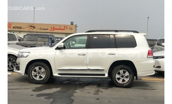 Nunua Imported Toyota Land Cruiser Nyeupe Gari ndani ya Import - Dubai nchini Cabo Delgado Nunua Imported Toyota Land Cruiser Nyeupe Gari ndani ya Import - Dubai nchini Cabo Delgado