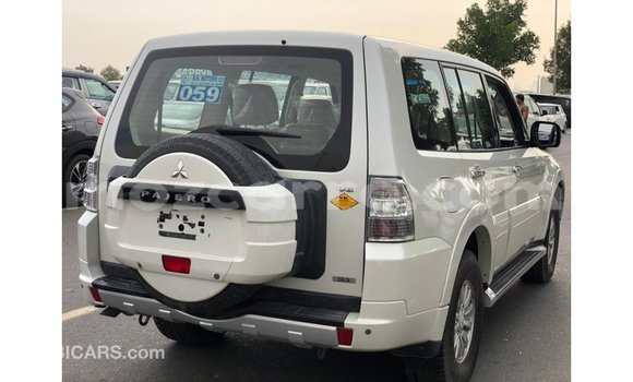 Nunua Imported Mitsubishi Pajero Nyeupe Gari ndani ya Import - Dubai nchini Cabo Delgado Nunua Imported Mitsubishi Pajero Nyeupe Gari ndani ya Import - Dubai nchini Cabo Delgado