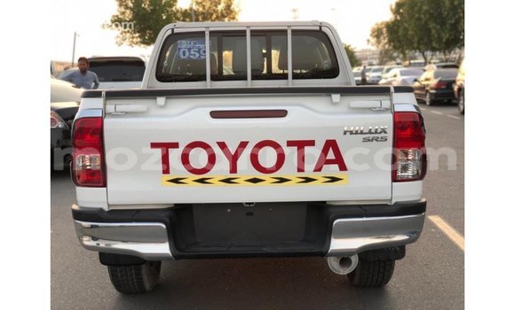 Nunua Imported Toyota Hilux Nyeupe Gari ndani ya Import - Dubai nchini Cabo Delgado Nunua Imported Toyota Hilux Nyeupe Gari ndani ya Import - Dubai nchini Cabo Delgado
