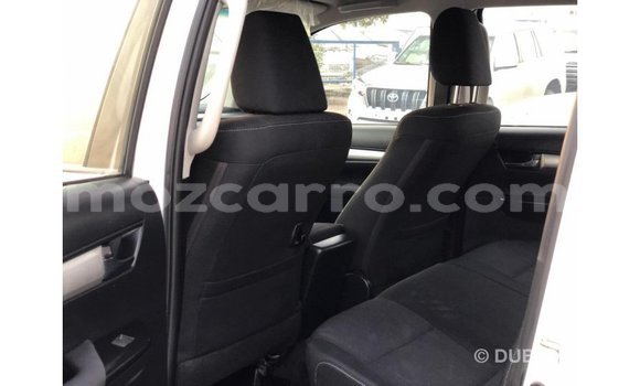 Nunua Imported Toyota Hilux Nyeupe Gari ndani ya Import - Dubai nchini Cabo Delgado Nunua Imported Toyota Hilux Nyeupe Gari ndani ya Import - Dubai nchini Cabo Delgado