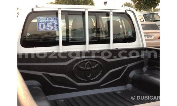 Nunua Imported Toyota Hilux Nyeupe Gari ndani ya Import - Dubai nchini Cabo Delgado Nunua Imported Toyota Hilux Nyeupe Gari ndani ya Import - Dubai nchini Cabo Delgado