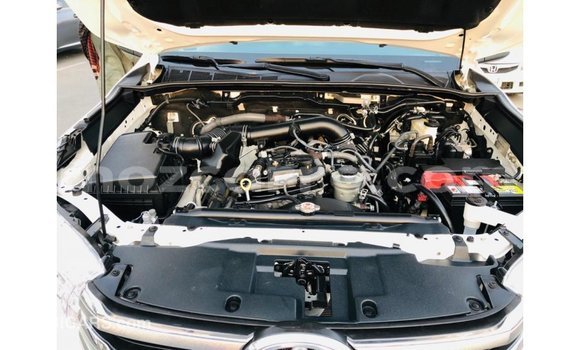 Nunua Imported Toyota Hilux Nyeupe Gari ndani ya Import - Dubai nchini Cabo Delgado Nunua Imported Toyota Hilux Nyeupe Gari ndani ya Import - Dubai nchini Cabo Delgado