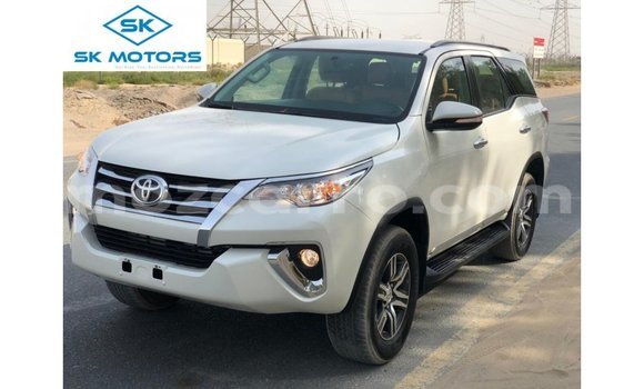 Comprar Importar Toyota Fortuner Branco Carro em Import - Dubai em Cabo Delgado