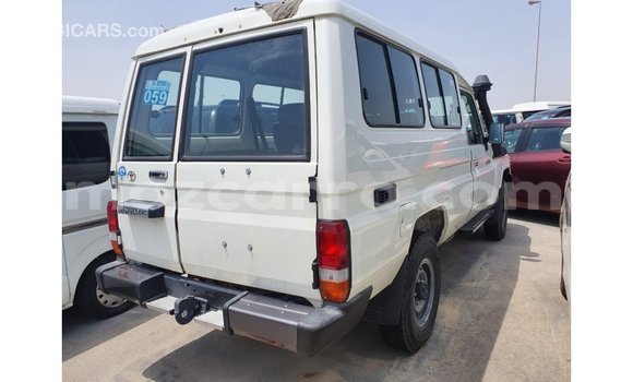 Tenga Imported Toyota Land Cruiser Chena Mota in Import - Dubai in Cabo Delgado Tenga Imported Toyota Land Cruiser Chena Mota in Import - Dubai in Cabo Delgado