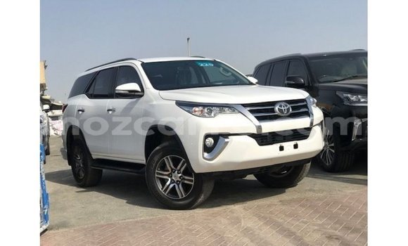 Nunua Imported Toyota Fortuner Nyeupe Gari ndani ya Import - Dubai nchini Cabo Delgado