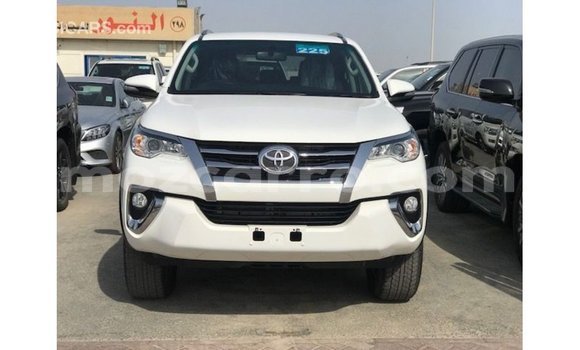 Comprar Importar Toyota Fortuner Branco Carro em Import - Dubai em Cabo Delgado Comprar Importar Toyota Fortuner Branco Carro em Import - Dubai em Cabo Delgado