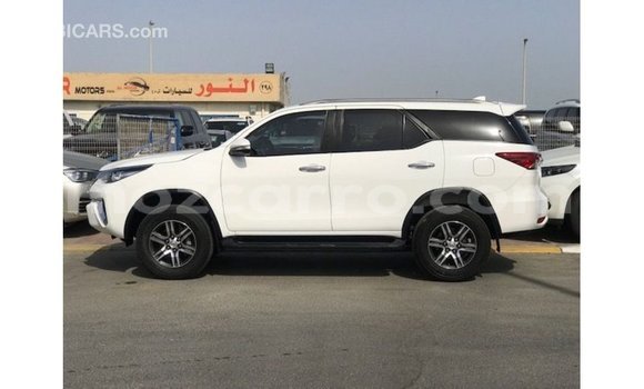 Comprar Importar Toyota Fortuner Branco Carro em Import - Dubai em Cabo Delgado Comprar Importar Toyota Fortuner Branco Carro em Import - Dubai em Cabo Delgado