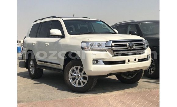 Buy Import Toyota Land Cruiser White Car in Import - Dubai in Cabo Delgado
