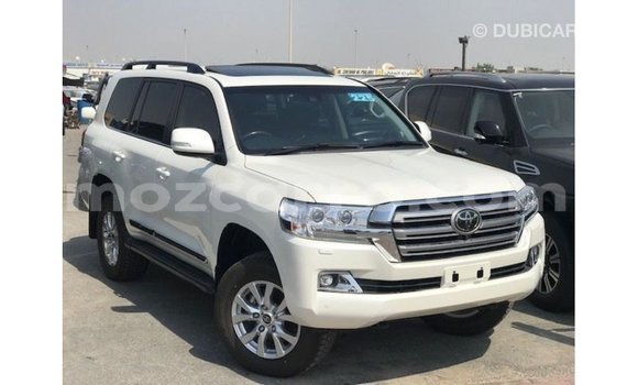 Nunua Imported Toyota Land Cruiser Nyeupe Gari ndani ya Import - Dubai nchini Cabo Delgado Nunua Imported Toyota Land Cruiser Nyeupe Gari ndani ya Import - Dubai nchini Cabo Delgado