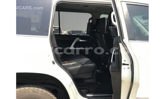 Nunua Imported Toyota Land Cruiser Nyeupe Gari ndani ya Import - Dubai nchini Cabo Delgado Nunua Imported Toyota Land Cruiser Nyeupe Gari ndani ya Import - Dubai nchini Cabo Delgado