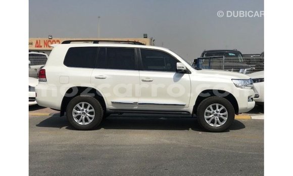 Nunua Imported Toyota Land Cruiser Nyeupe Gari ndani ya Import - Dubai nchini Cabo Delgado Nunua Imported Toyota Land Cruiser Nyeupe Gari ndani ya Import - Dubai nchini Cabo Delgado
