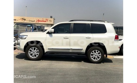 Nunua Imported Toyota Land Cruiser Nyeupe Gari ndani ya Import - Dubai nchini Cabo Delgado Nunua Imported Toyota Land Cruiser Nyeupe Gari ndani ya Import - Dubai nchini Cabo Delgado