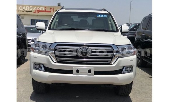Comprar Importar Toyota Land Cruiser Branco Carro em Import - Dubai em Cabo Delgado Comprar Importar Toyota Land Cruiser Branco Carro em Import - Dubai em Cabo Delgado