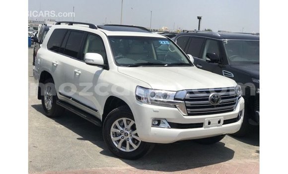 Comprar Importar Toyota Land Cruiser Branco Carro em Import - Dubai em Cabo Delgado Comprar Importar Toyota Land Cruiser Branco Carro em Import - Dubai em Cabo Delgado