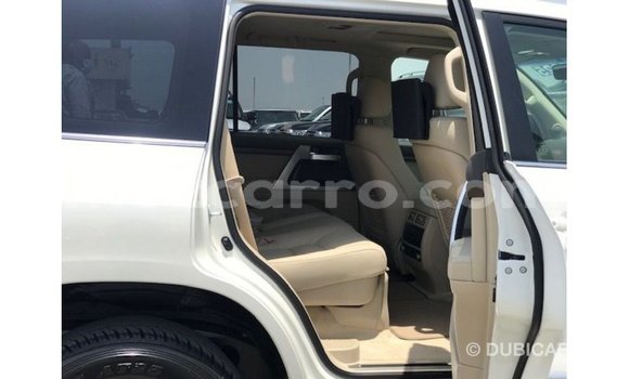 Comprar Importar Toyota Land Cruiser Branco Carro em Import - Dubai em Cabo Delgado Comprar Importar Toyota Land Cruiser Branco Carro em Import - Dubai em Cabo Delgado