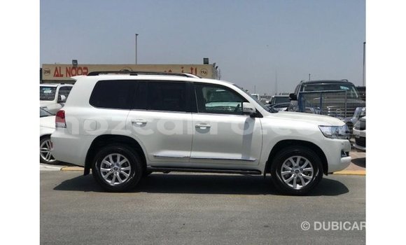 Comprar Importar Toyota Land Cruiser Branco Carro em Import - Dubai em Cabo Delgado Comprar Importar Toyota Land Cruiser Branco Carro em Import - Dubai em Cabo Delgado