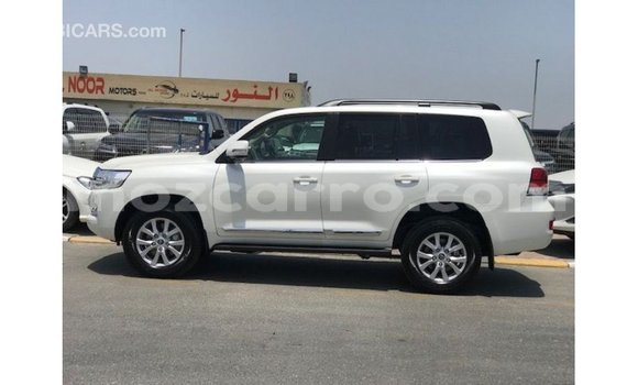 Comprar Importar Toyota Land Cruiser Branco Carro em Import - Dubai em Cabo Delgado Comprar Importar Toyota Land Cruiser Branco Carro em Import - Dubai em Cabo Delgado