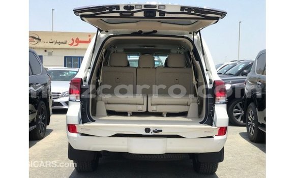 Comprar Importar Toyota Land Cruiser Branco Carro em Import - Dubai em Cabo Delgado Comprar Importar Toyota Land Cruiser Branco Carro em Import - Dubai em Cabo Delgado