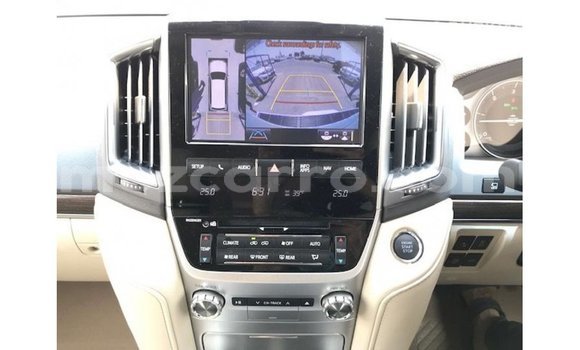 Comprar Importar Toyota Land Cruiser Branco Carro em Import - Dubai em Cabo Delgado Comprar Importar Toyota Land Cruiser Branco Carro em Import - Dubai em Cabo Delgado