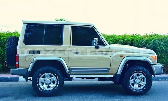 Tenga Imported Toyota Land Cruiser Beige Mota in Import - Dubai in Cabo Delgado Tenga Imported Toyota Land Cruiser Beige Mota in Import - Dubai in Cabo Delgado