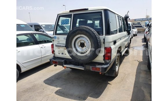 Tenga Imported Toyota Land Cruiser Chena Mota in Import - Dubai in Cabo Delgado Tenga Imported Toyota Land Cruiser Chena Mota in Import - Dubai in Cabo Delgado