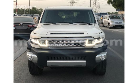 Nunua Imported Toyota FJ Cruiser Nyeupe Gari ndani ya Import - Dubai nchini Cabo Delgado Nunua Imported Toyota FJ Cruiser Nyeupe Gari ndani ya Import - Dubai nchini Cabo Delgado