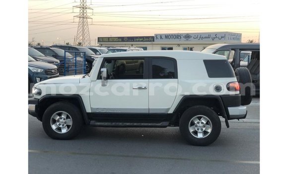 Nunua Imported Toyota FJ Cruiser Nyeupe Gari ndani ya Import - Dubai nchini Cabo Delgado Nunua Imported Toyota FJ Cruiser Nyeupe Gari ndani ya Import - Dubai nchini Cabo Delgado