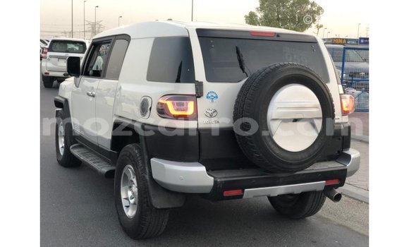 Nunua Imported Toyota FJ Cruiser Nyeupe Gari ndani ya Import - Dubai nchini Cabo Delgado Nunua Imported Toyota FJ Cruiser Nyeupe Gari ndani ya Import - Dubai nchini Cabo Delgado