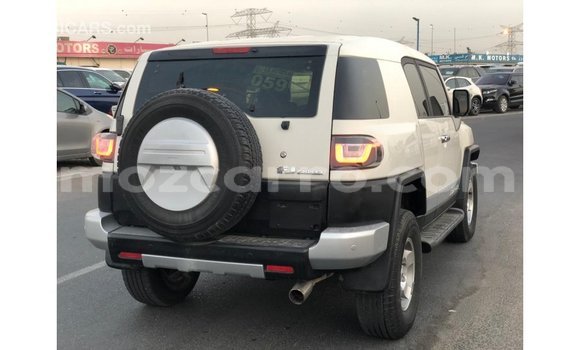 Nunua Imported Toyota FJ Cruiser Nyeupe Gari ndani ya Import - Dubai nchini Cabo Delgado Nunua Imported Toyota FJ Cruiser Nyeupe Gari ndani ya Import - Dubai nchini Cabo Delgado