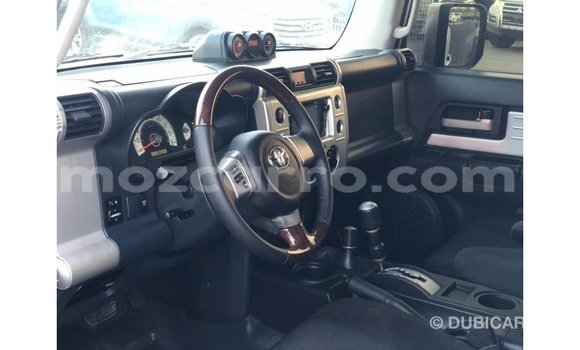 Nunua Imported Toyota FJ Cruiser Nyeupe Gari ndani ya Import - Dubai nchini Cabo Delgado Nunua Imported Toyota FJ Cruiser Nyeupe Gari ndani ya Import - Dubai nchini Cabo Delgado