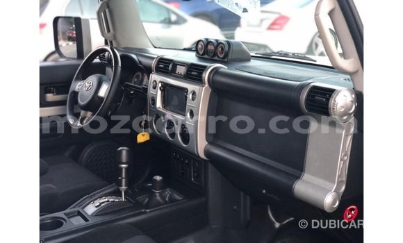 Nunua Imported Toyota FJ Cruiser Nyeupe Gari ndani ya Import - Dubai nchini Cabo Delgado Nunua Imported Toyota FJ Cruiser Nyeupe Gari ndani ya Import - Dubai nchini Cabo Delgado
