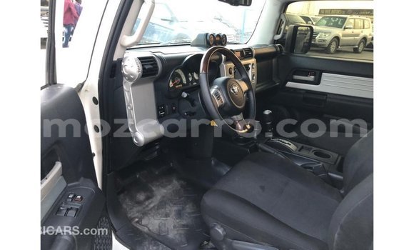 Nunua Imported Toyota FJ Cruiser Nyeupe Gari ndani ya Import - Dubai nchini Cabo Delgado Nunua Imported Toyota FJ Cruiser Nyeupe Gari ndani ya Import - Dubai nchini Cabo Delgado