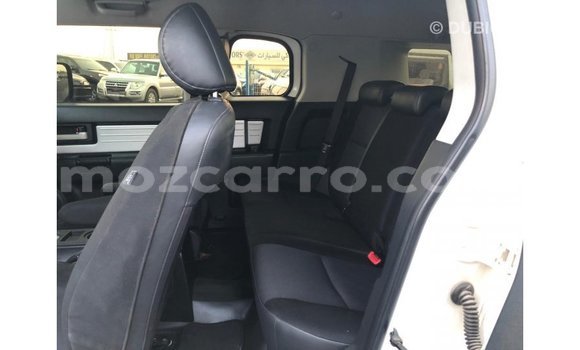 Nunua Imported Toyota FJ Cruiser Nyeupe Gari ndani ya Import - Dubai nchini Cabo Delgado Nunua Imported Toyota FJ Cruiser Nyeupe Gari ndani ya Import - Dubai nchini Cabo Delgado