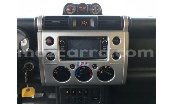 Nunua Imported Toyota FJ Cruiser Nyeupe Gari ndani ya Import - Dubai nchini Cabo Delgado Nunua Imported Toyota FJ Cruiser Nyeupe Gari ndani ya Import - Dubai nchini Cabo Delgado