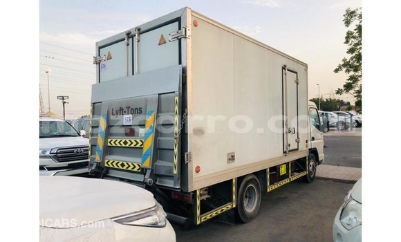 Comprar Importar Mitsubishi Canter Branco Caminhão em Import - Dubai em Cabo Delgado Comprar Importar Mitsubishi Canter Branco Caminhão em Import - Dubai em Cabo Delgado