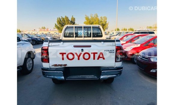 Nunua Imported Toyota Hilux Nyeupe Gari ndani ya Import - Dubai nchini Cabo Delgado Nunua Imported Toyota Hilux Nyeupe Gari ndani ya Import - Dubai nchini Cabo Delgado