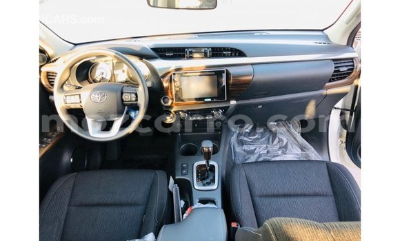 Nunua Imported Toyota Hilux Nyeupe Gari ndani ya Import - Dubai nchini Cabo Delgado Nunua Imported Toyota Hilux Nyeupe Gari ndani ya Import - Dubai nchini Cabo Delgado