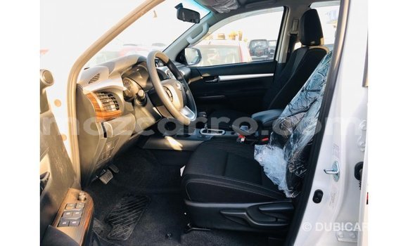 Nunua Imported Toyota Hilux Nyeupe Gari ndani ya Import - Dubai nchini Cabo Delgado Nunua Imported Toyota Hilux Nyeupe Gari ndani ya Import - Dubai nchini Cabo Delgado