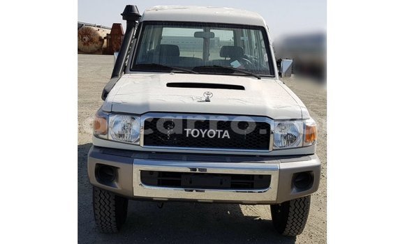 Nunua Imported Toyota Land Cruiser Nyeupe Gari ndani ya Import - Dubai nchini Cabo Delgado