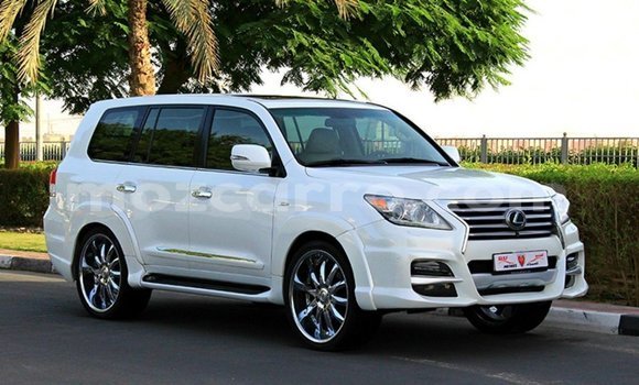 Comprar Importar Lexus LX Branco Carro em Import - Dubai em Cabo Delgado