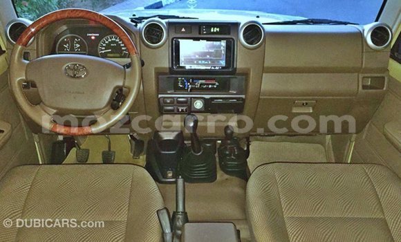 Tenga Imported Toyota Land Cruiser Beige Mota in Import - Dubai in Cabo Delgado Tenga Imported Toyota Land Cruiser Beige Mota in Import - Dubai in Cabo Delgado