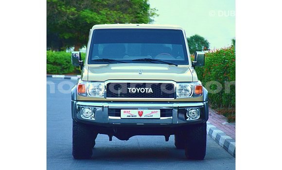 Tenga Imported Toyota Land Cruiser Beige Mota in Import - Dubai in Cabo Delgado Tenga Imported Toyota Land Cruiser Beige Mota in Import - Dubai in Cabo Delgado