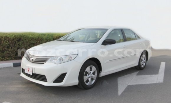Nunua Imported Toyota Camry Nyeupe Gari ndani ya Import - Dubai nchini Cabo Delgado