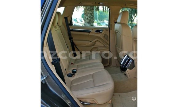 Tenga Imported Porsche Cayenne Bhurawuni Mota in Import - Dubai in Cabo Delgado Tenga Imported Porsche Cayenne Bhurawuni Mota in Import - Dubai in Cabo Delgado