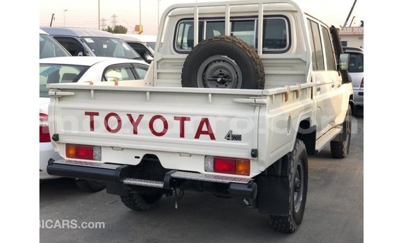 Comprar Importar Toyota Land Cruiser Branco Carro em Import - Dubai em Cabo Delgado Comprar Importar Toyota Land Cruiser Branco Carro em Import - Dubai em Cabo Delgado