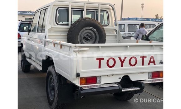Comprar Importar Toyota Land Cruiser Branco Carro em Import - Dubai em Cabo Delgado Comprar Importar Toyota Land Cruiser Branco Carro em Import - Dubai em Cabo Delgado