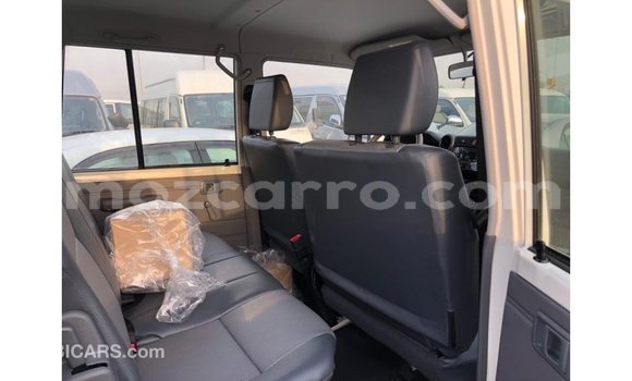 Comprar Importar Toyota Land Cruiser Branco Carro em Import - Dubai em Cabo Delgado Comprar Importar Toyota Land Cruiser Branco Carro em Import - Dubai em Cabo Delgado