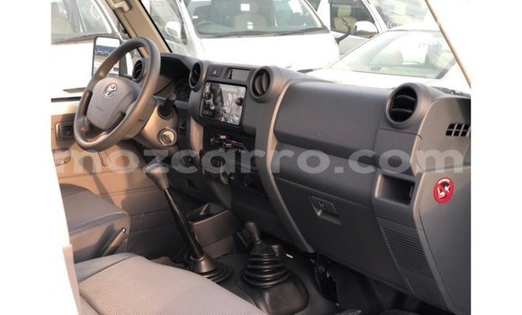 Comprar Importar Toyota Land Cruiser Branco Carro em Import - Dubai em Cabo Delgado Comprar Importar Toyota Land Cruiser Branco Carro em Import - Dubai em Cabo Delgado